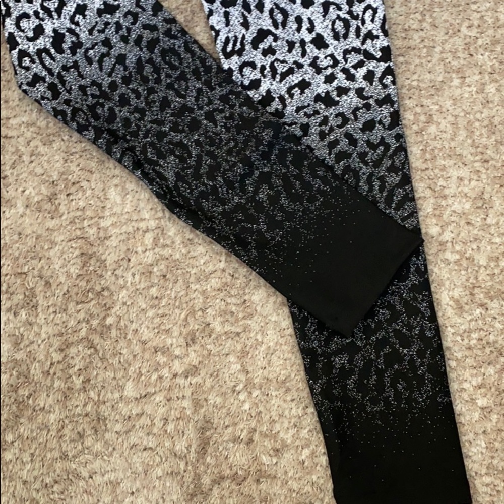 💗DLK | Yoga Legging B&W Animal Print - Picture 5 of 8
